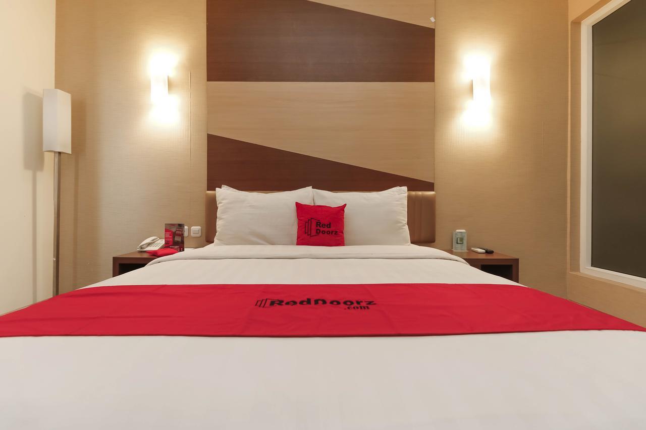 Hotel Reddoorz Near Roxy 2*